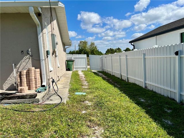 702 SW 25th ST, Cape Coral, FL 33914
