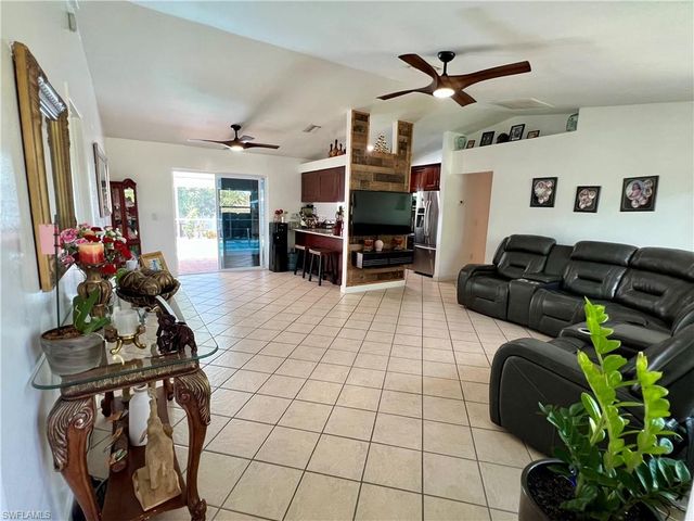 702 SW 25th ST, Cape Coral, FL 33914