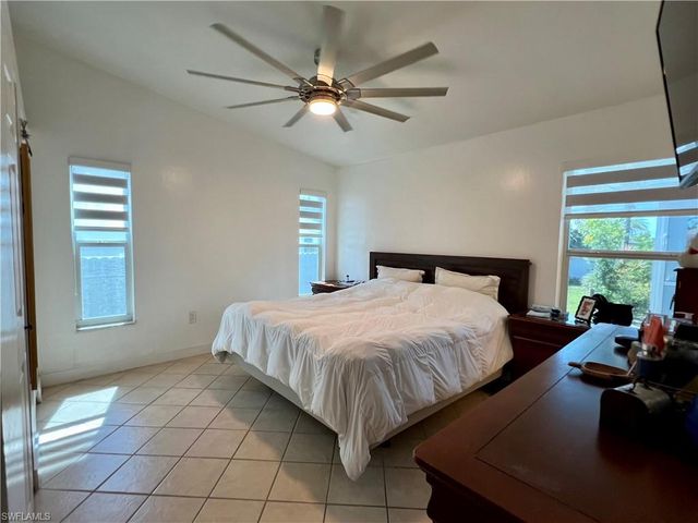 702 SW 25th ST, Cape Coral, FL 33914