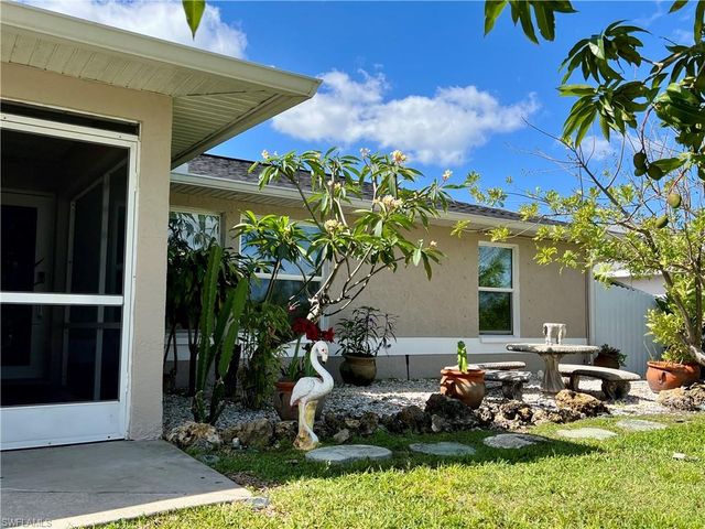 702 SW 25th ST, Cape Coral, FL 33914