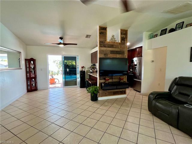 702 SW 25th ST, Cape Coral, FL 33914