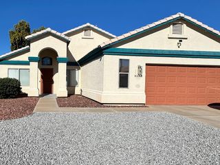 8136 W Laurel Lane W, Peoria, AZ 85345