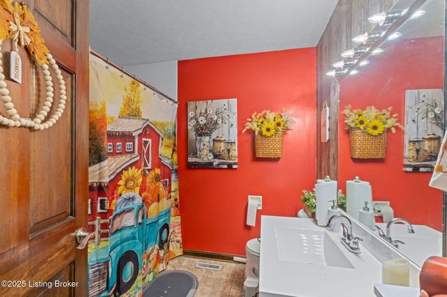 200 Nat Rogers Rd, New Haven, KY 40051