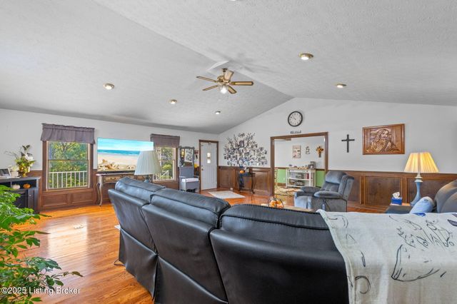 200 Nat Rogers Rd, New Haven, KY 40051