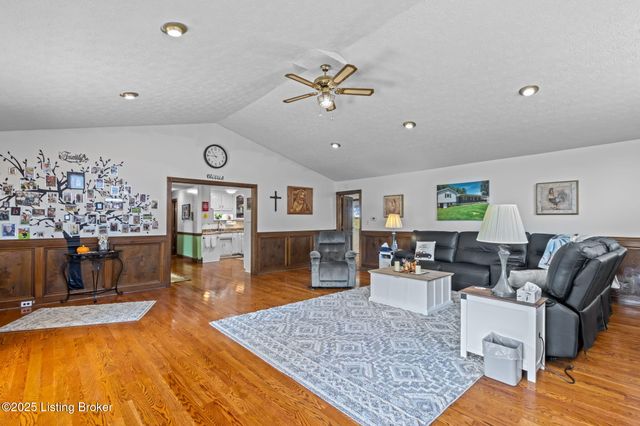 200 Nat Rogers Rd, New Haven, KY 40051