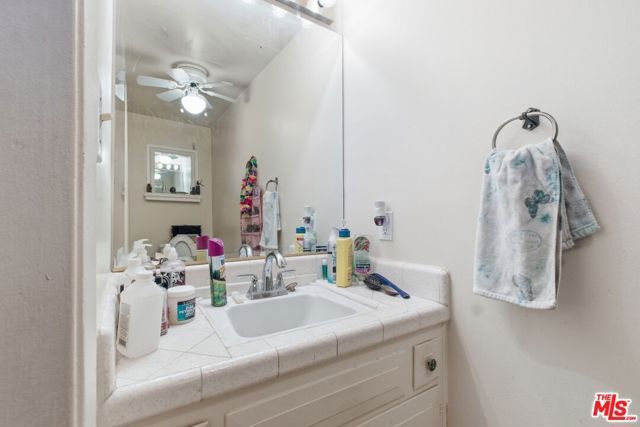 519 N Exton Avenue, Inglewood, CA 90302