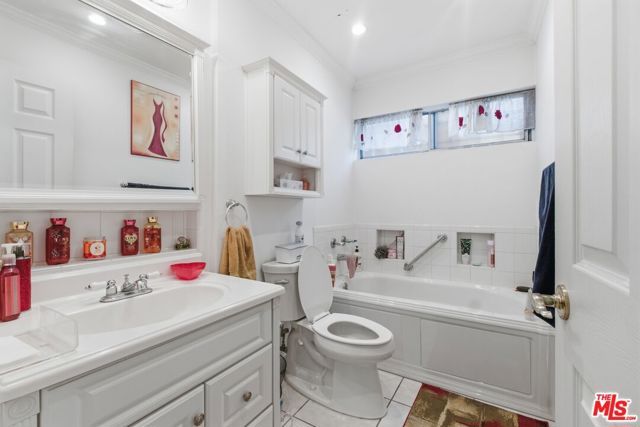 519 N Exton Avenue, Inglewood, CA 90302