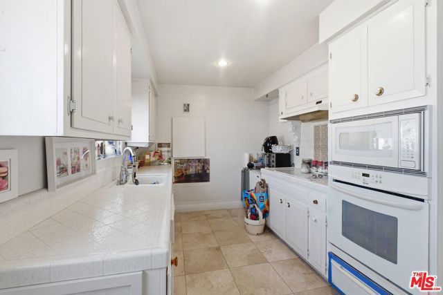 519 N Exton Avenue, Inglewood, CA 90302