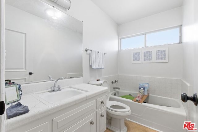 519 N Exton Avenue, Inglewood, CA 90302