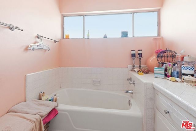 519 N Exton Avenue, Inglewood, CA 90302