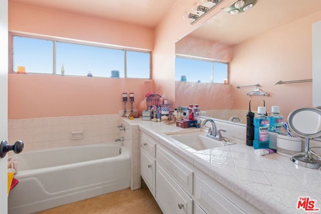 519 N Exton Avenue, Inglewood, CA 90302
