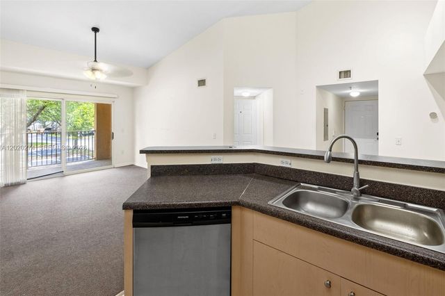 4280 San Marino Blvd 201, West Palm Beach, FL 33409
