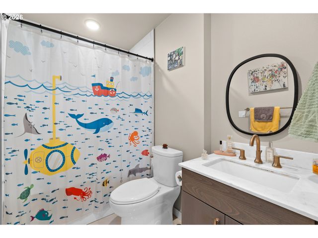 1801 N ROSA PARKS Way 102, Portland, OR 97217