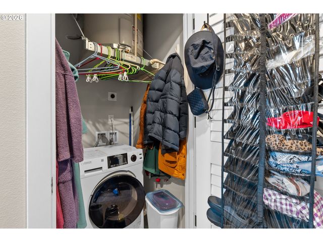 1801 N ROSA PARKS Way 102, Portland, OR 97217