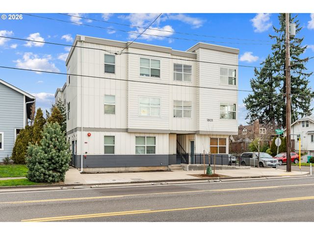1801 N ROSA PARKS Way 102, Portland, OR 97217
