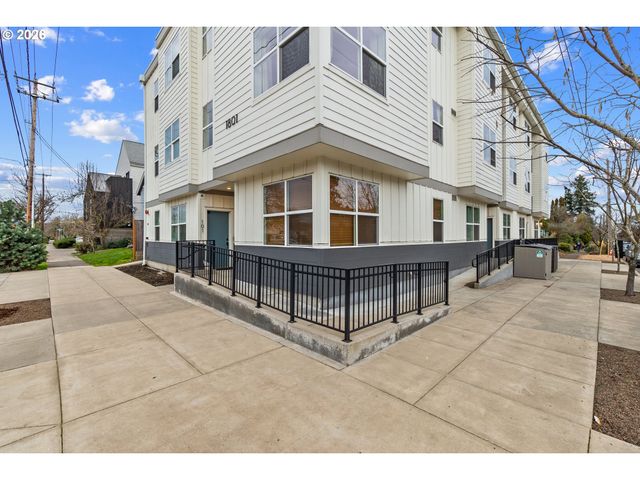 1801 N ROSA PARKS Way 102, Portland, OR 97217