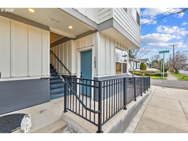 1801 N ROSA PARKS Way 102, Portland, OR 97217