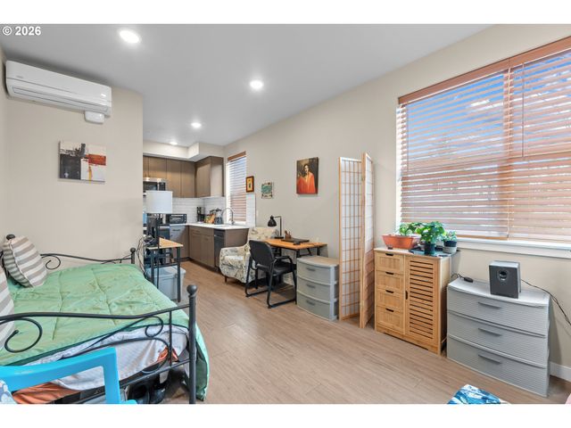 1801 N ROSA PARKS Way 102, Portland, OR 97217