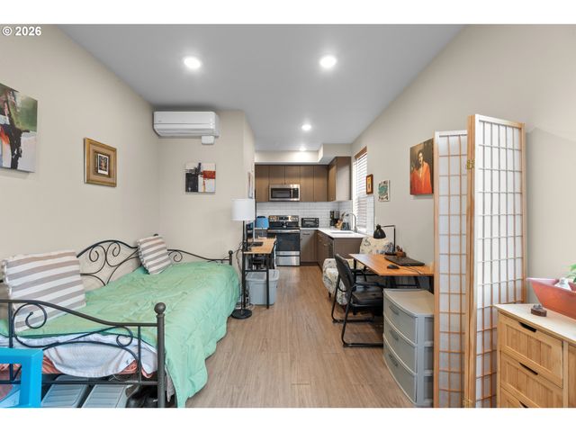 1801 N ROSA PARKS Way 102, Portland, OR 97217