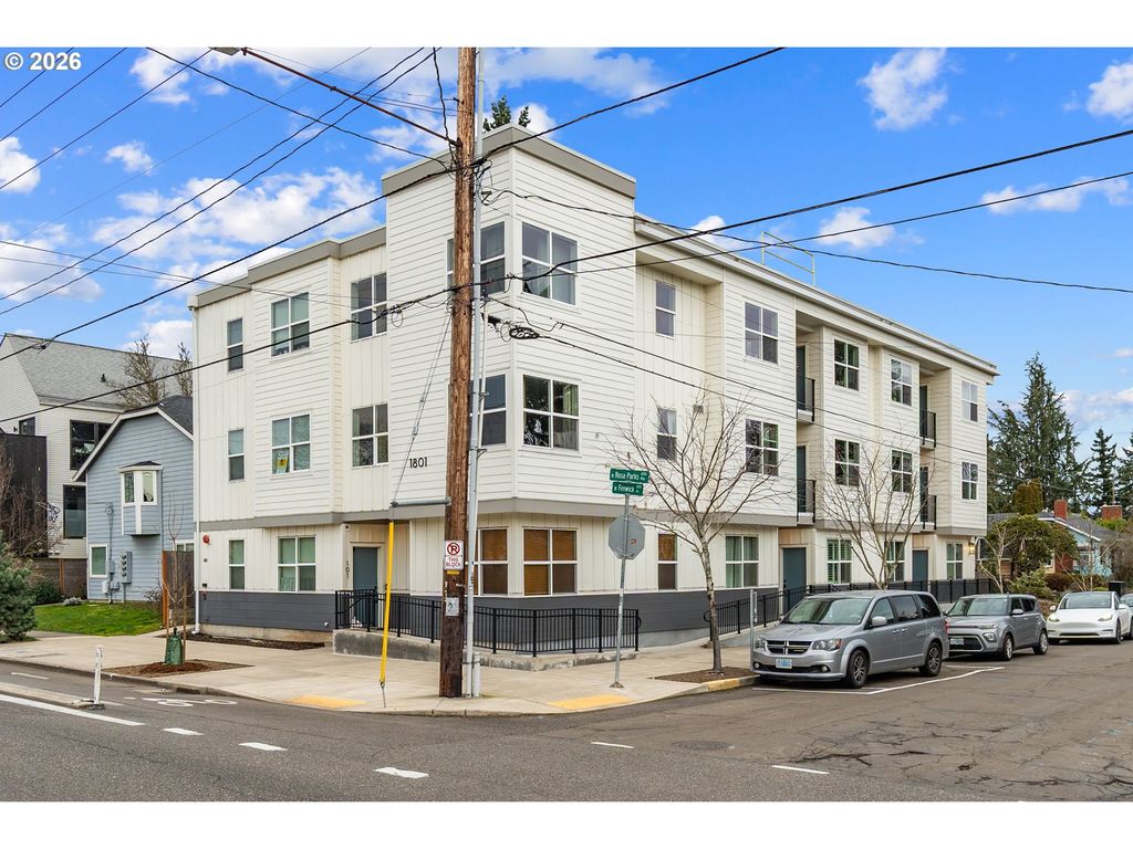 1801 N ROSA PARKS Way 102, Portland, OR 97217