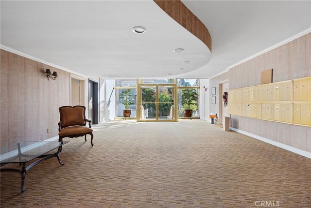 4445 Cartwright Avenue 212, Toluca Lake, CA 91602