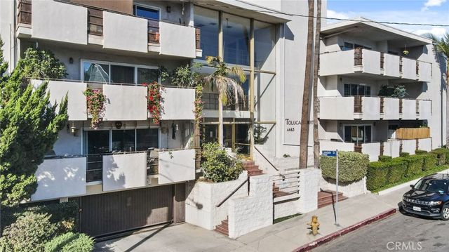 4445 Cartwright Avenue 212, Toluca Lake, CA 91602