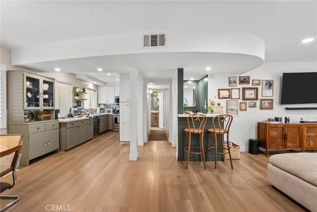 4445 Cartwright Avenue 212, Toluca Lake, CA 91602
