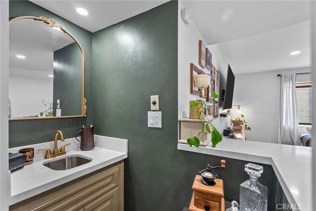 4445 Cartwright Avenue 212, Toluca Lake, CA 91602