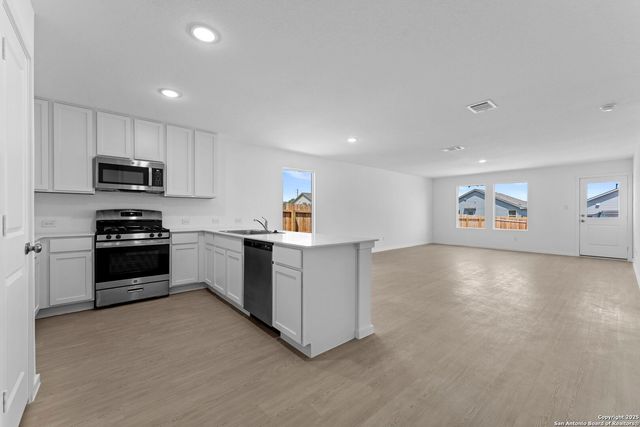 120 Autumn Trail, Floresville, TX 78114