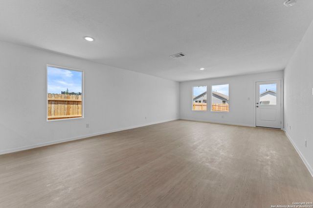 120 Autumn Trail, Floresville, TX 78114