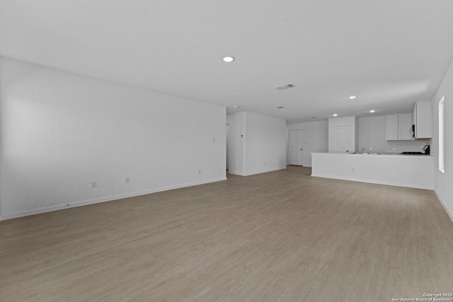 120 Autumn Trail, Floresville, TX 78114