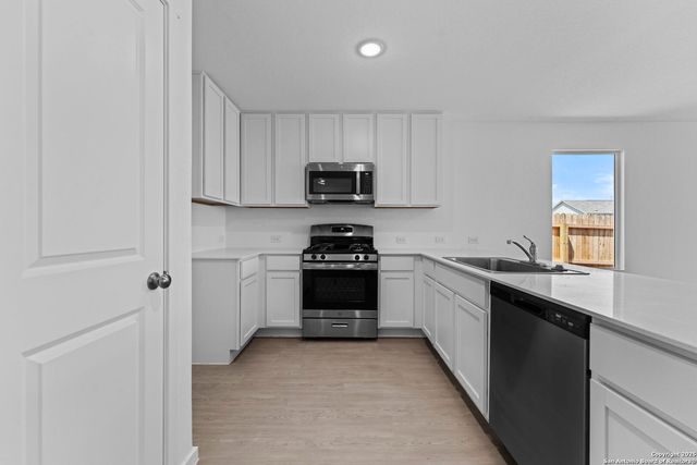 120 Autumn Trail, Floresville, TX 78114