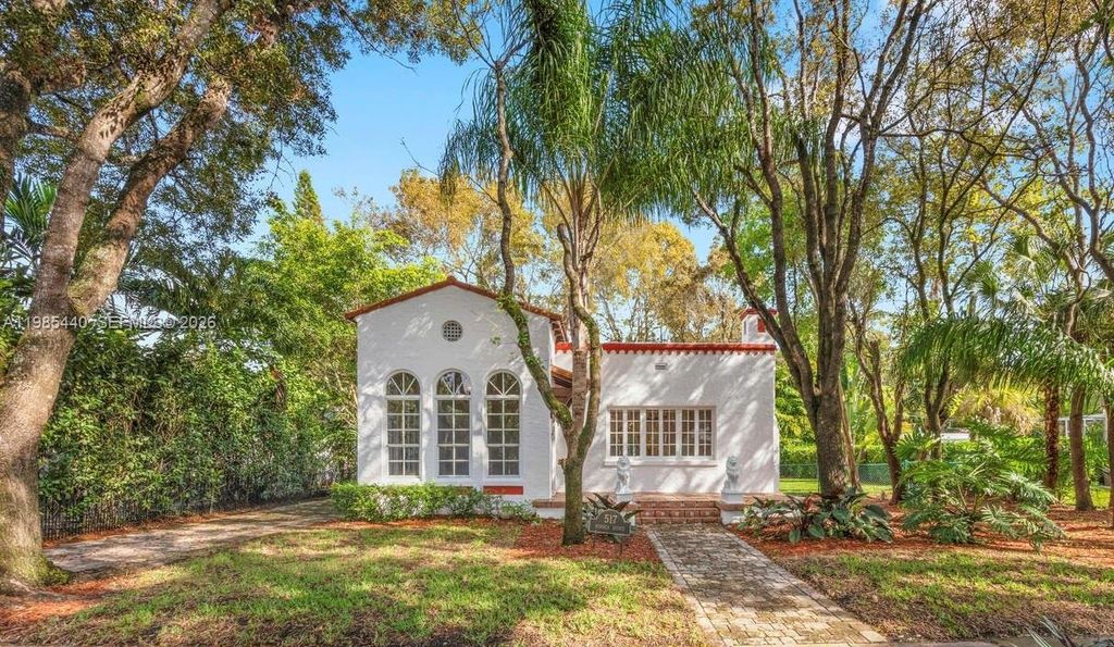 517 Minorca Ave, Coral Gables, FL 33134