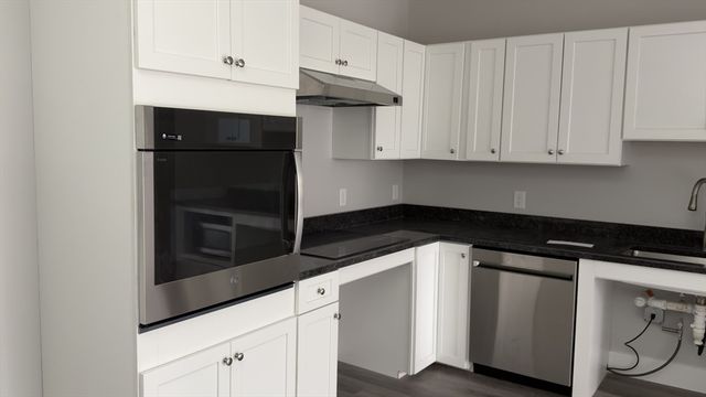 251 Sladen Street 105, Dracut, MA 01826