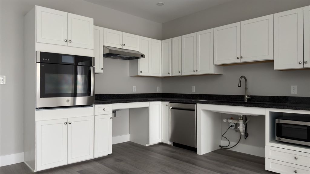 251 Sladen Street 105, Dracut, MA 01826