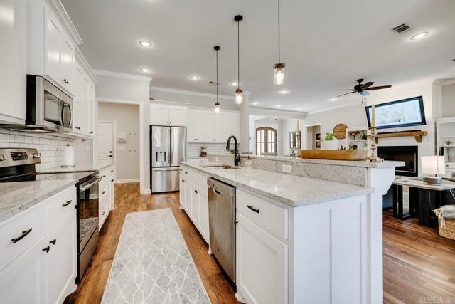 24 Johnny Drive, Greenbrier, AR 72058