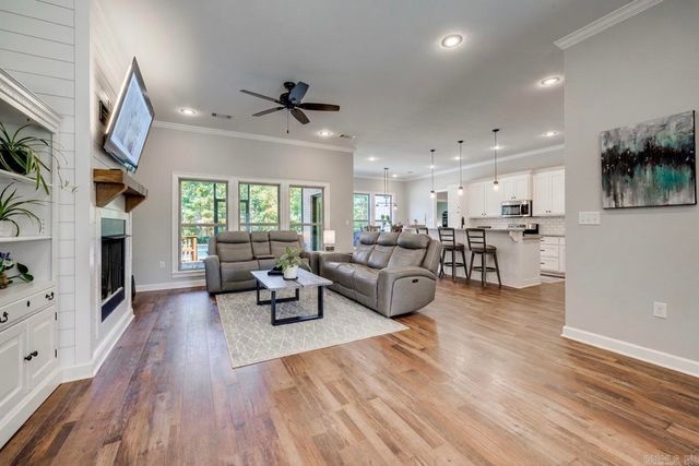 24 Johnny Drive, Greenbrier, AR 72058