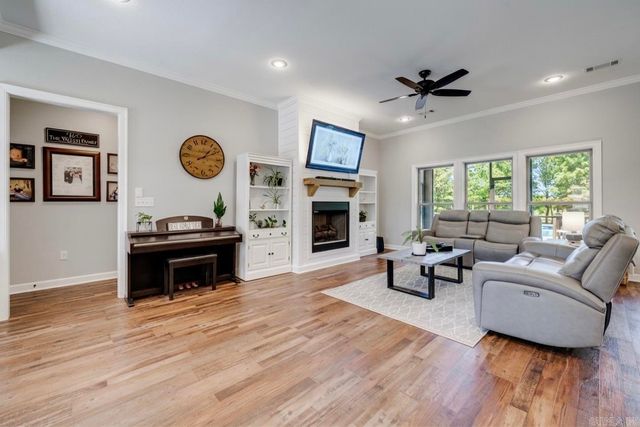 24 Johnny Drive, Greenbrier, AR 72058