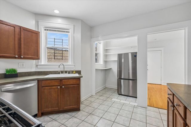 5414 N Broadway Street 2, Chicago, IL 60640