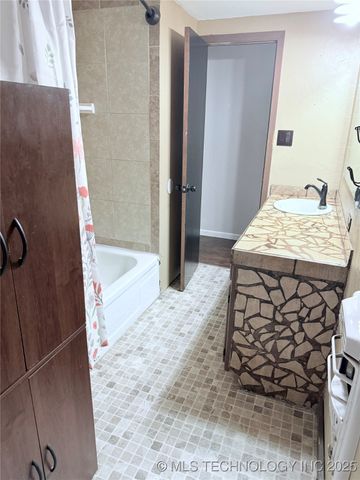 803 NW Dallas, Kingston, OK 73439