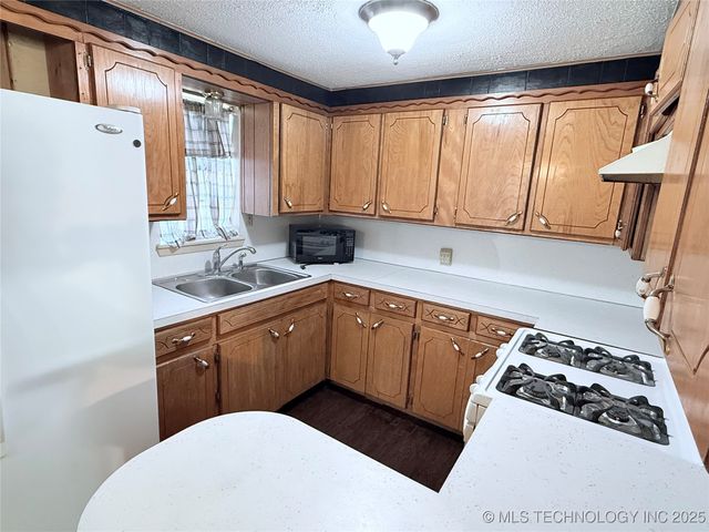 803 NW Dallas, Kingston, OK 73439