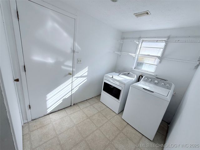 803 NW Dallas, Kingston, OK 73439