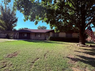 803 NW Dallas, Kingston, OK 73439