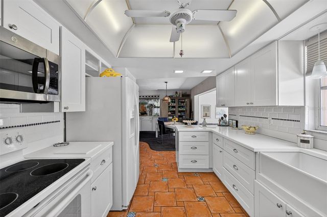 6100 HOLLYWOOD BOULEVARD, Sarasota, FL 34231