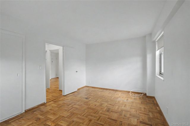 21-85 34th Ave 3B, Astoria, NY 11106