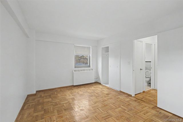 21-85 34th Ave 3B, Astoria, NY 11106