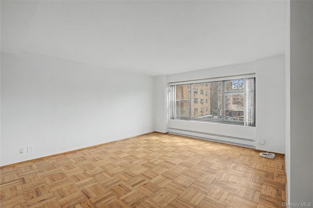 21-85 34th Ave 3B, Astoria, NY 11106