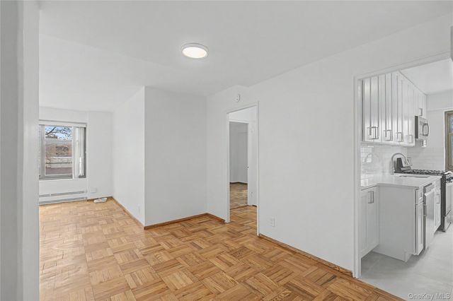 21-85 34th Ave 3B, Astoria, NY 11106