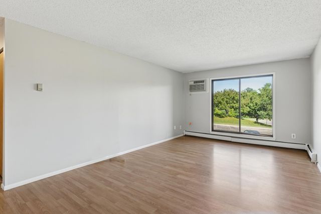 401 E Burnsville Parkway 106, Burnsville, MN 55337