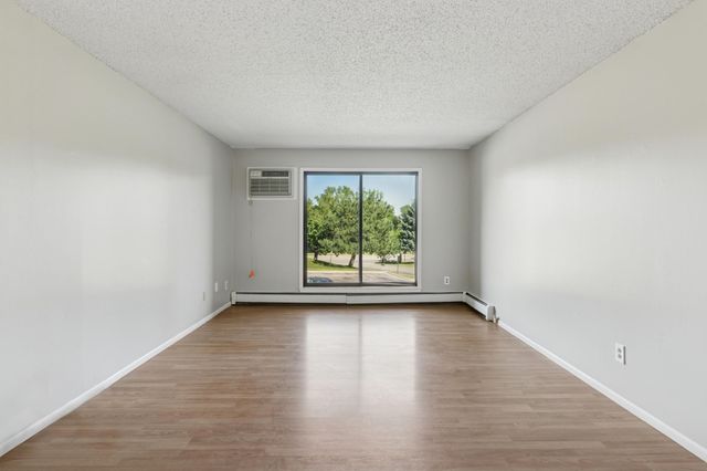 401 E Burnsville Parkway 106, Burnsville, MN 55337